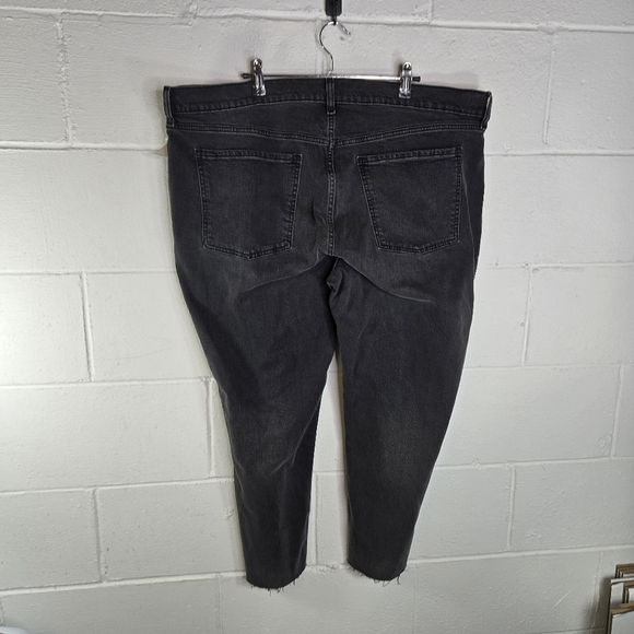 Old Navy Distressed Faded Black Low Rise Boyfriend Jeams Plus 18 New - Picture 11 of 12
